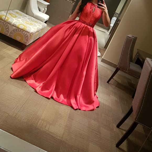 Dress - Picture 3 of 3